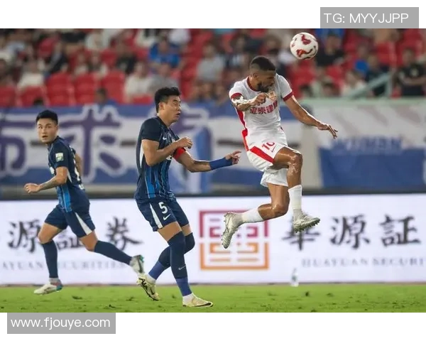 中国足球球星魅力揭秘：球迷眼中的偶像与实力背后故事