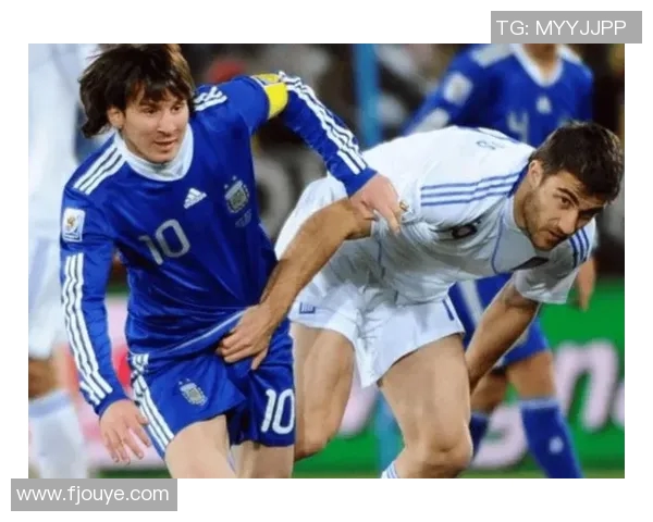 当足球球星遇上搞笑表演全场爆笑不断笑声盖过欢呼声